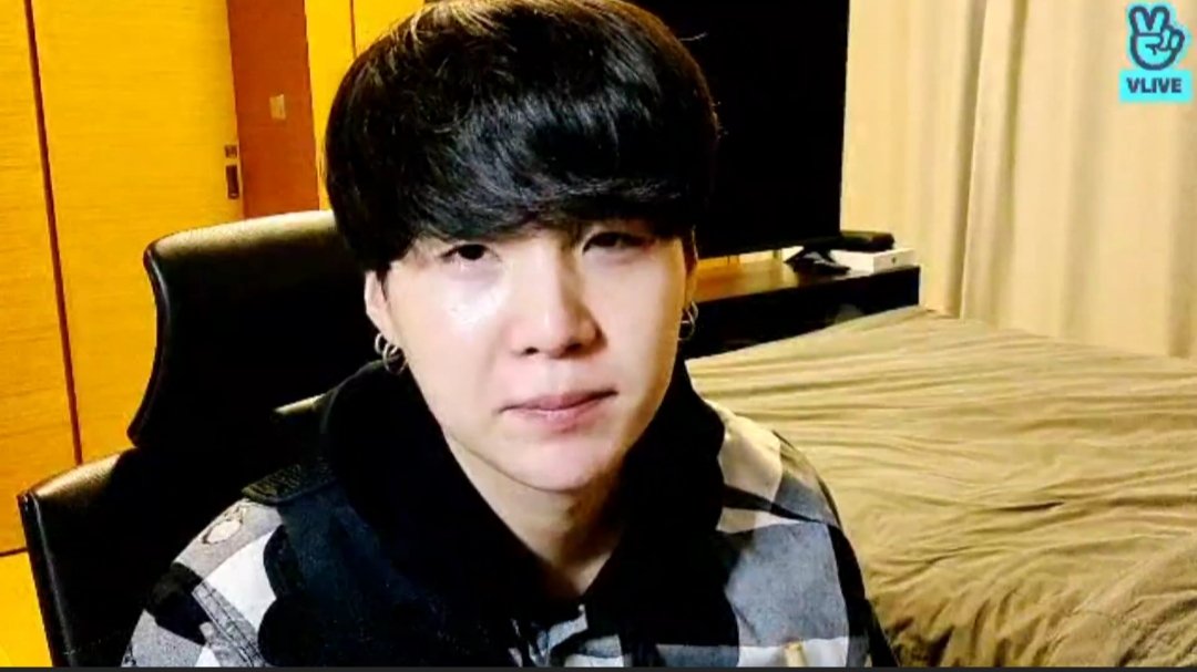 happi_teudeungi's tweet photo. YOONGI AHH!! THANK YOU FOR GOING LIVE TODAY!! WE MISS YOU AND LOVE YOU SO MUCH😭😭 ALWAYS KEEP SAFE AND GETWELL SOON. TAKEYOUR TIME ON RESTING BECAUSE NO MATTER HOW LONG IT TAKES WE WILL ALWAYS WAIT FOR YOU TO COMEBACK💖🥺💜 LOVE YOU AND THE BOYS SOO MUCH!!
#MISSINGYOONGIHOURS https://t.co/jQ2aZIn6QL
