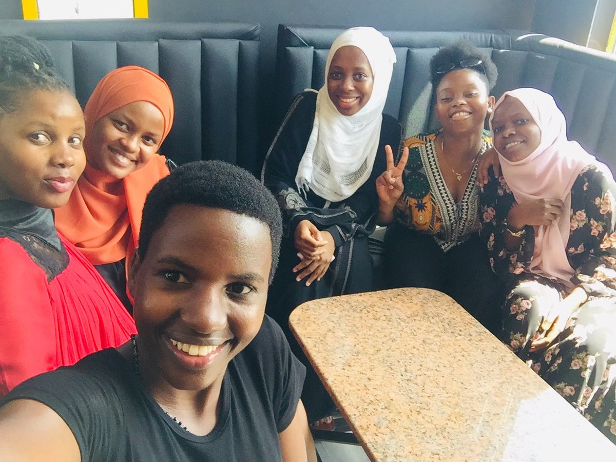 afyatel's tweet photo. #TBT yalikuwa majadiliano mazuri 

“Tatizo la usafi wa hedhi bado lipo, njia nzuri ya kuhamasisha usafi ni kutumia resources tulizonazo kuwafunishia mabinti namna nzuri ya kutumia(vitambaa) ukiacha nguvu kubwa kitumika kwenye aina mpya za pedi(tampons, sanitary, cups) “ ~mjadala https://t.co/hHS7xjkYtd