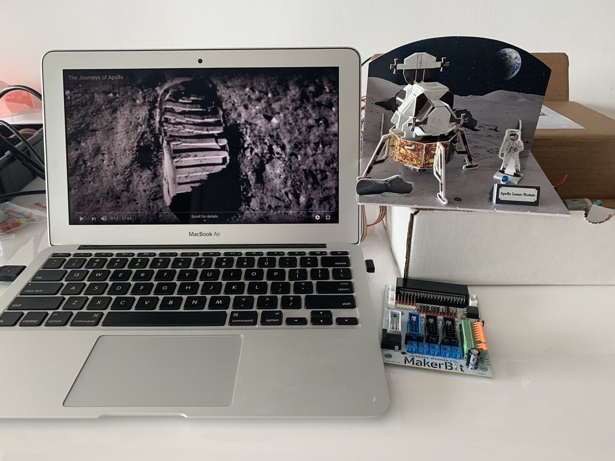 sdhesketh's tweet image. Playing with @rogerwagner #MakerBit using the @microbit_edu and the MakerBit Media Extension great way for Ss to display there understanding! #makerspace #microbit @stulowe80 @mrkpyp @rogerwagner @AdamHillEDU @MikeReading @garystager  youtu.be/cJoU8XN-Eng