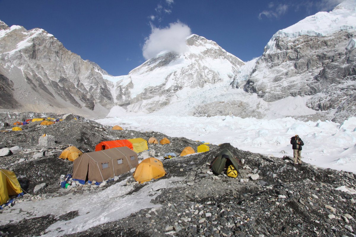 LicypriyaK's tweet photo. Microplastic pollution has been found near Mount Everest’s peak.

Scientists found microplastics in every single snow sample, likely from clothing and tents. Humans have now polluted from the deepest point on Earth (the Mariana Trench) to the highest point.

From @ajplus https://t.co/R0AZqU2cFB