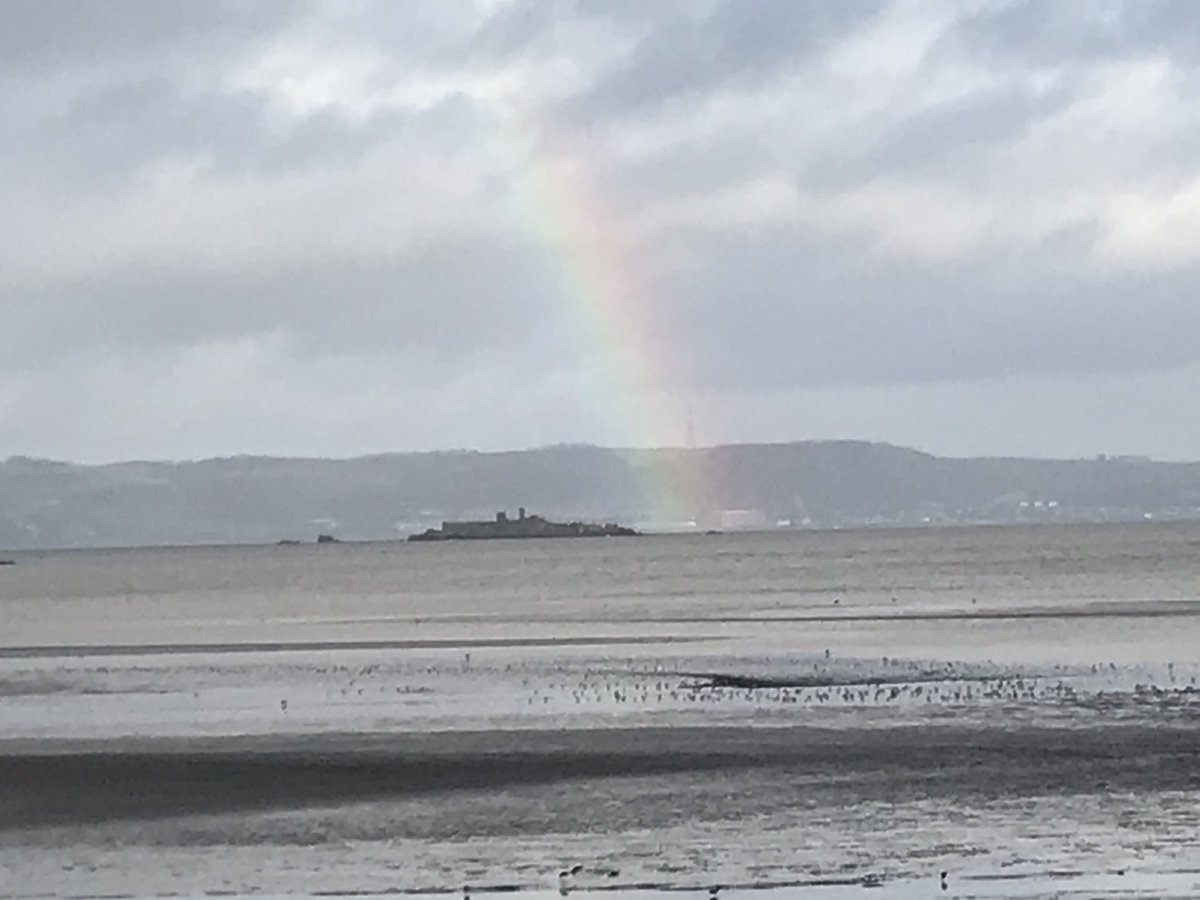 cathkerr1971's tweet photo. Nice wee rainbow 🌈 over Fife this morning. Another beautiful day for a run #headspacerun #MakeItEdinburgh https://t.co/PdPPdAGC5T