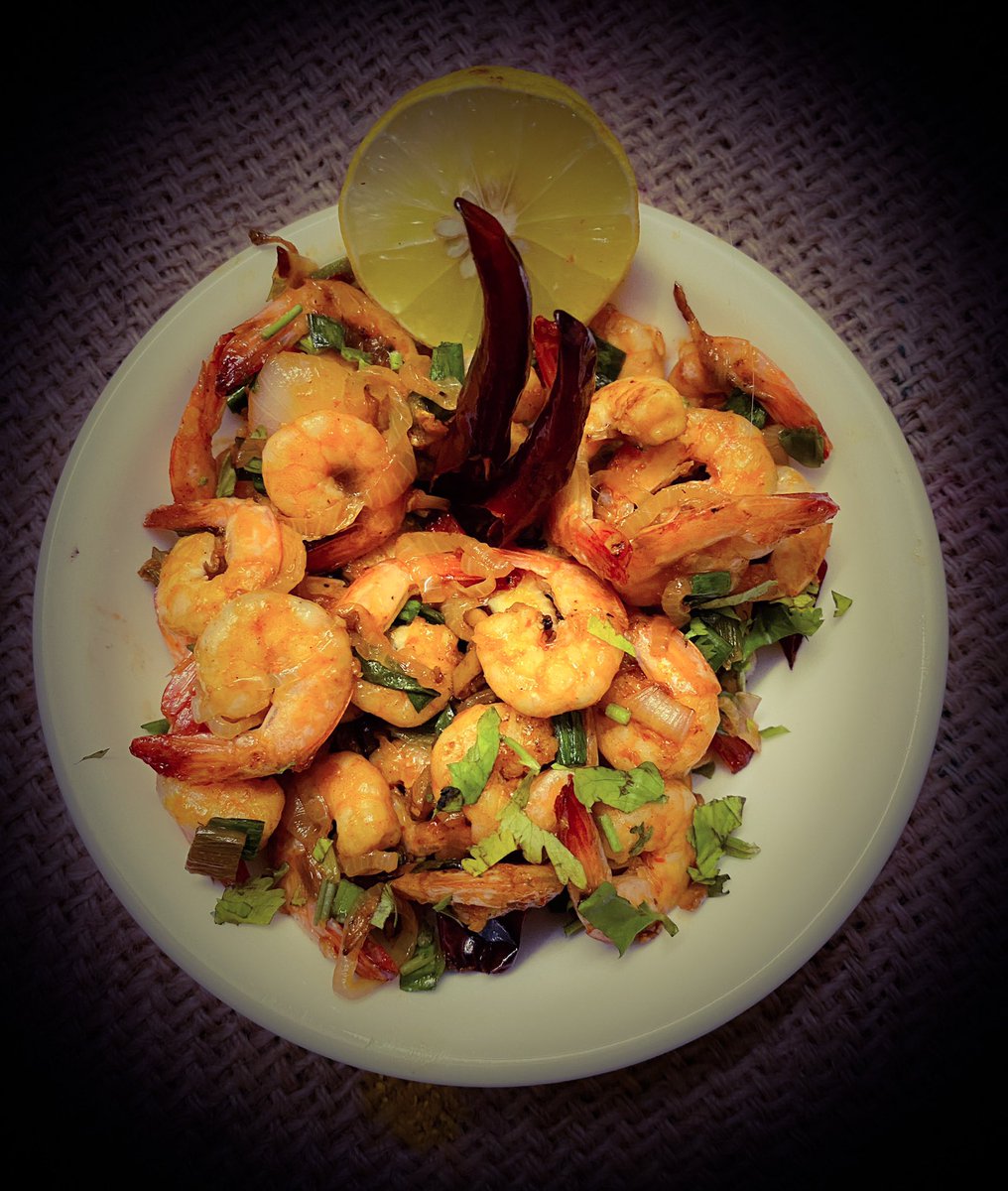 Vijeetha_NR's tweet image. Full on cooking spree today... #shrimp #noodles #schezwan #Foodie #foodphotography @newsandfoods 

Shrimp 🍤 ginger garlic noodles, prawns stir fry &amp;amp; prawns schezwan Hakka noodles 🫕🍤🧄🍯