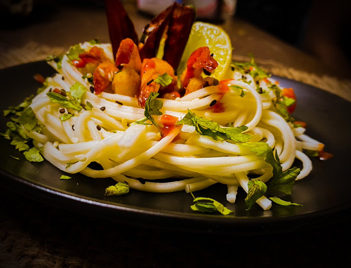 Vijeetha_NR's tweet image. Full on cooking spree today... #shrimp #noodles #schezwan #Foodie #foodphotography @newsandfoods 

Shrimp 🍤 ginger garlic noodles, prawns stir fry &amp;amp; prawns schezwan Hakka noodles 🫕🍤🧄🍯
