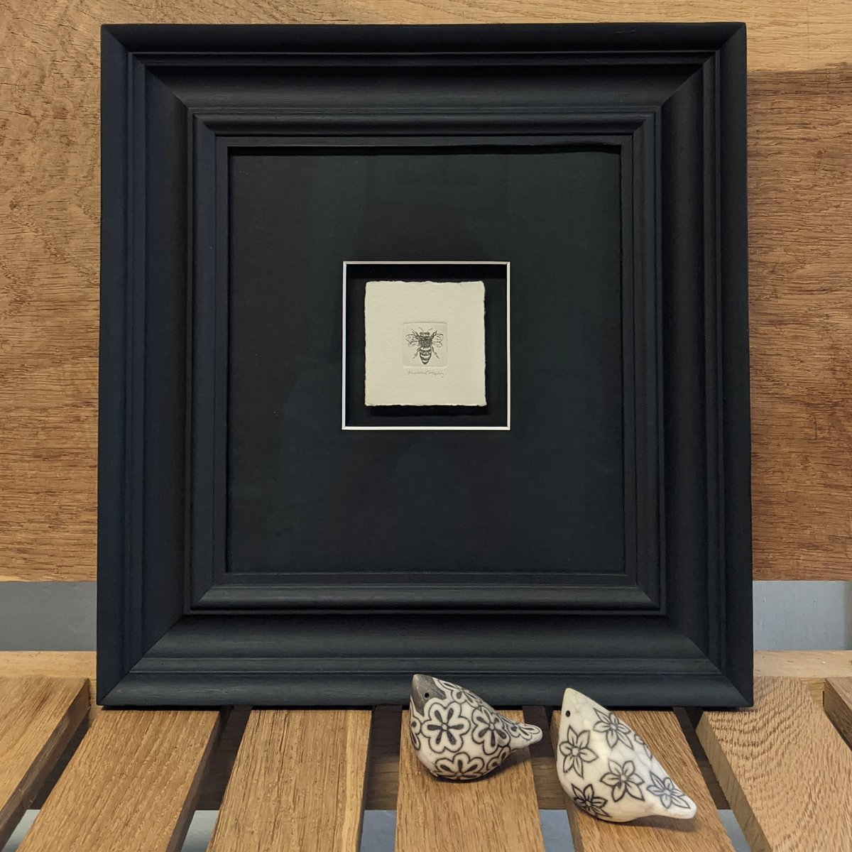 Louisa_Crispin's tweet photo. Wow ... ✨ just wow ✨
.
.
.
.
.
Wealden Framing, Hawkhurst
.
Ceramic birds by @debinapril - go check her out
.
#bee #beeetching #oneofmanypostcard @johnapedder #openpressproject @openpressproject #ceramics #ceramicbirds #honeybee #framing #wealdenframing #hawkhurst #giftideas https://t.co/AXR0KsremU
