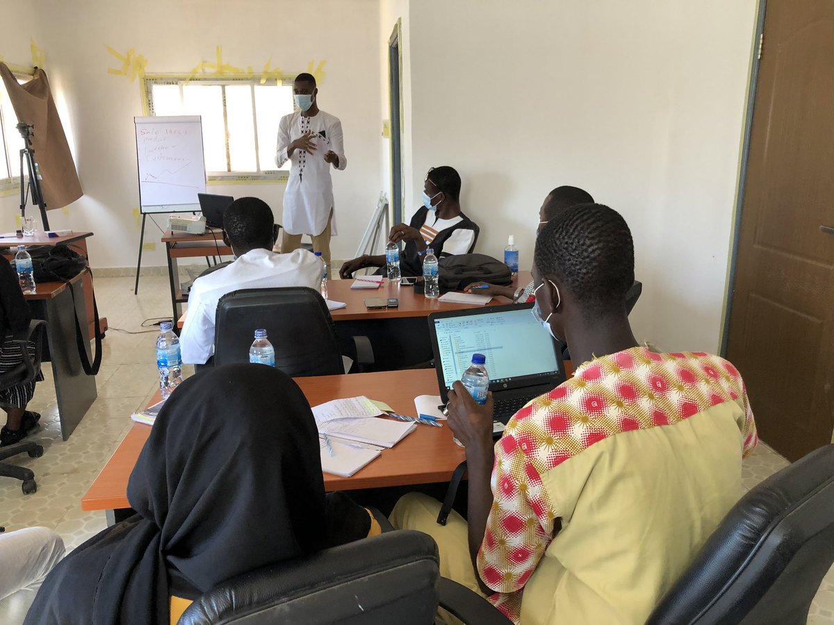US_EPAN's tweet photo. The participants of the Yass project were taught the basics of pitching and the key things to look out for during the process. 

It was fruitful and we can't wait to have them in the regions training young people. 

This project is funded by @USEmbassyBanjul.

#Yass220 https://t.co/ns0ClSzPeG