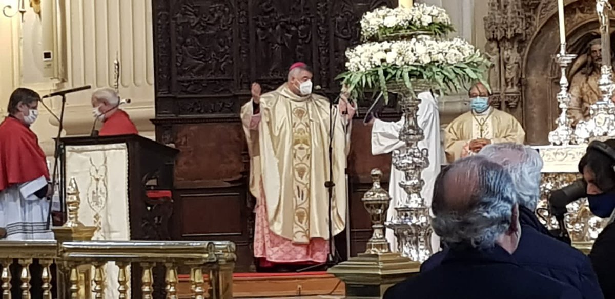 Monseñor Escribano se dirige por primera vez a su pueblo como arzobispo en la homilía: “Vuelvo a una diócesis cargada de historia y de creyentes recios que han sabido mantener viva la llama de fe”. @ecclesiadigital <a href="/prensaCEE/">Of. Información CEE</a> <a href="/Revista_VN/">Revista Vida Nueva</a> <a href="/CopeZaragoza/">Cope Zaragoza</a>