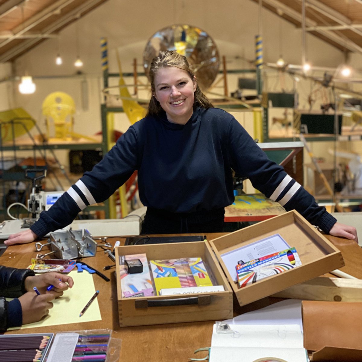 maak_lab's tweet photo. Week 47

Geen dag hetzelfde bij ons in de #Werkplaats 
#Leren vanuit het #doen; door te #maken. 

#MaakLabArnhem #Arnhem #Spijkerkwartier #jeugdwerkplaats #jeugd

(Foto’s oa van Erik Vos; Emile Onstenk; Silas; Bart Lucassen) https://t.co/6YXyWcBgK1