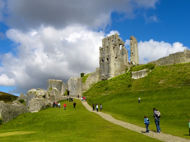 Many of Dorset's attractions offer annual passes - perfect for treating your loved ones at Christmas. Please support these businesses when they need it the most #shoplocal #Christmasgifts visit-dorset.com/ideas-and-insp…