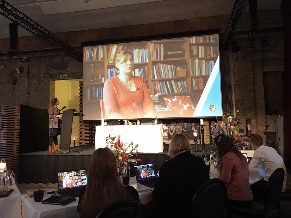 smbrix's tweet image. Socialrådgiverne diskuterer om faget i fremtiden skal autoriseres. Her giver @LindaVilladsen et indspark fra @Naestehjaelper #dksocial #REP20