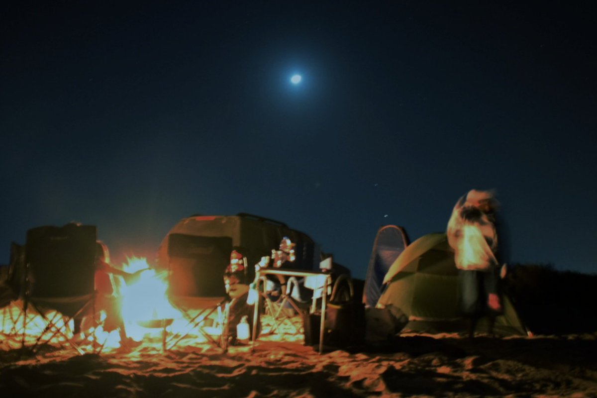 lilsunshinesby's tweet photo. From night to dawn...
#almirfa #AbuDhabi #Nightsky https://t.co/pxwalJkZ2p