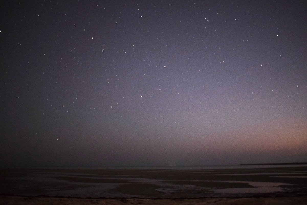 lilsunshinesby's tweet photo. From night to dawn...
#almirfa #AbuDhabi #Nightsky https://t.co/pxwalJkZ2p