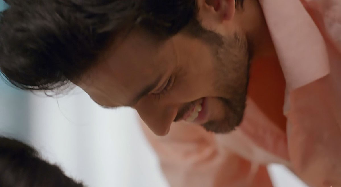 So much is said w/o a word. Those eyes sparkling happy tears, that exuberant smile stretching those veins, gentle caressing gestures-BRAVO! The ability to let emotions flow uninhibited w/intuitive etching of minutest detail behooves BRILLIANCE! #ParthSamthaan  #KasautiiZindagiikay
