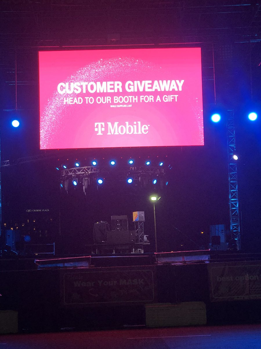 AllisonStumpf1's tweet photo. T-Mobile loves you Ventura! Great night at Concerts in Your Car w/ @kaskade! #STRMarketing #TMobileGoesLocal https://t.co/i2tgF7MWvK