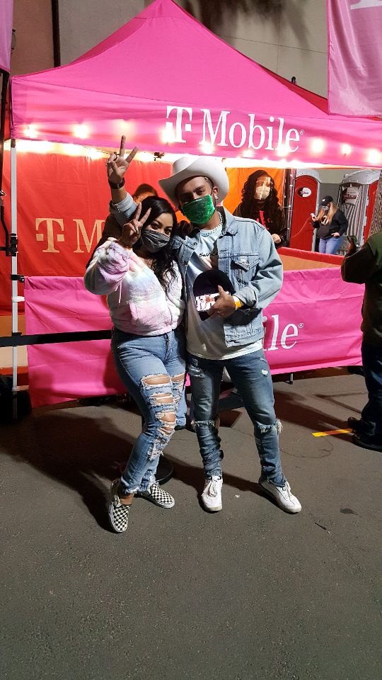 AllisonStumpf1's tweet photo. T-Mobile loves you Ventura! Great night at Concerts in Your Car w/ @kaskade! #STRMarketing #TMobileGoesLocal https://t.co/i2tgF7MWvK