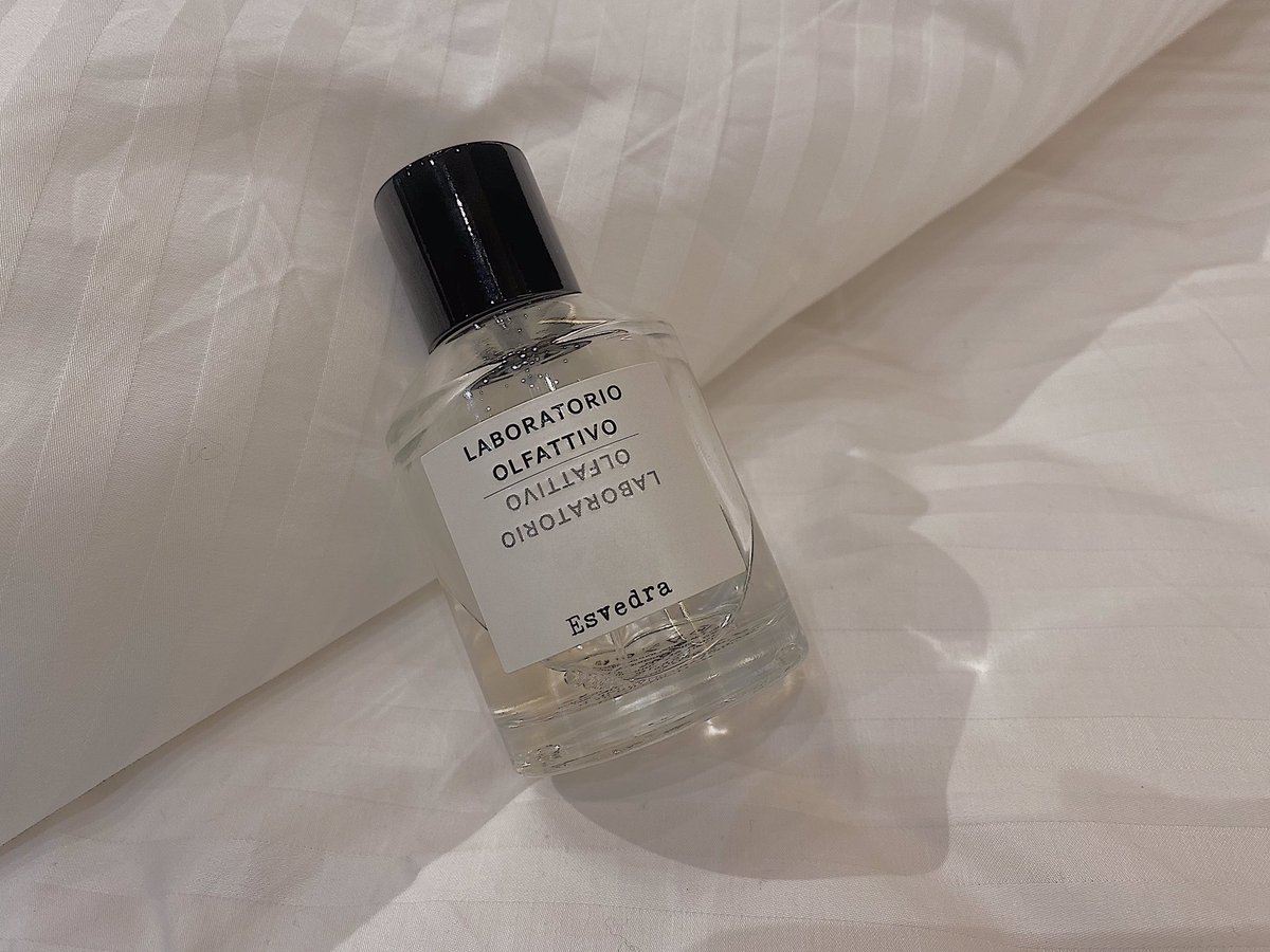 Nose Shop ノーズショップ 香水のセレクトショップ V Twitter Laboratorio Olfattivo エスベルデ 洗いたてのベットシーツのように 清潔感があって着色料無添加の柔軟剤で洗った 石鹸のような爽やかな香り T Co Henbptlpln 大阪店 後藤田