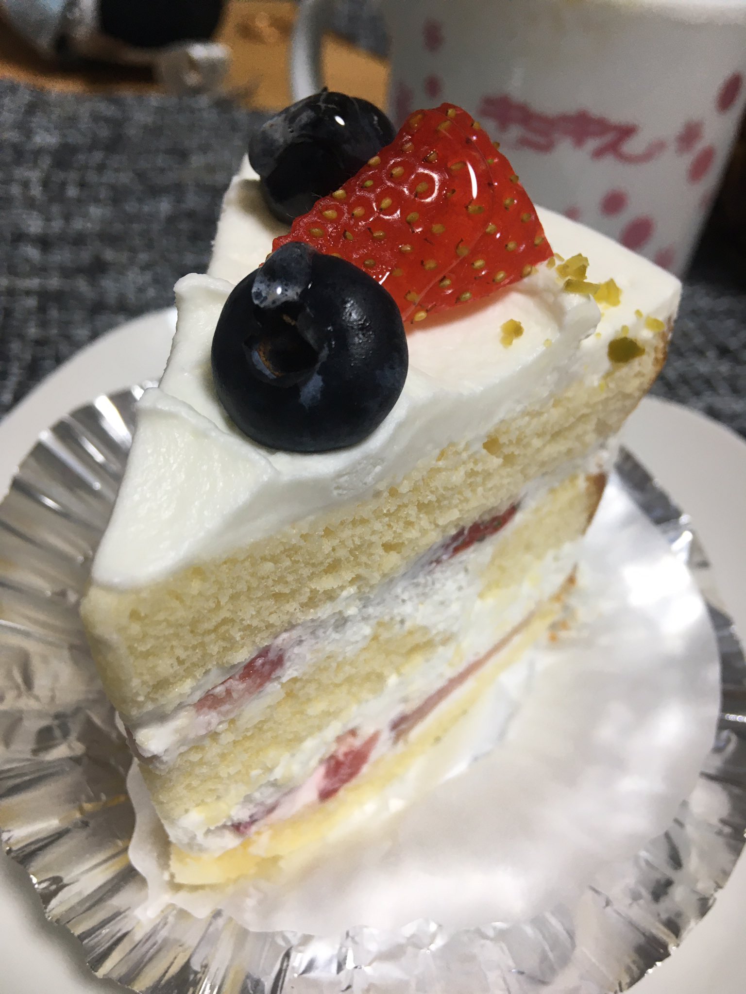 樺が彼女とﾖｰｿﾛｰ ショートケーキ逃避行 21 ポアール イチゴショート540円 帝塚山のオシャレケーキ屋 クリームのコクが凄い濃い スポンジは硬めあっさりやけどクリームと一緒に食べると風味しっかり感じる不思議 そこに苺の酸味でめっちゃ美味しい いい