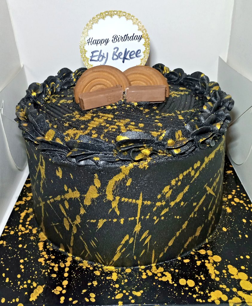 AgathusCakery's tweet photo. A black &amp; gold beauty in chocolate and red velvet flavors.

To order;
Kindly send a DM, or
Call/WhatsApp 08075397644.

Pls retweet my hustle, God bless you. https://t.co/MpsbLkzlND