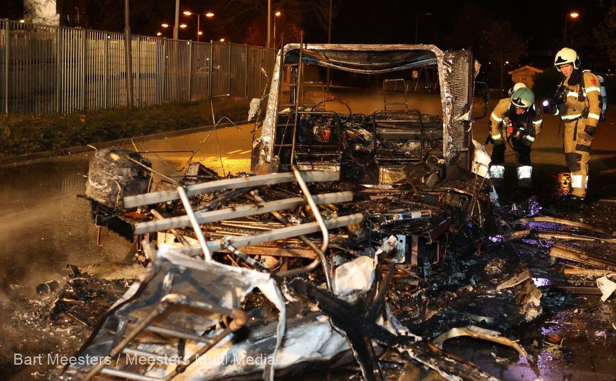 Camper in vlammen op in Den Bosch -..