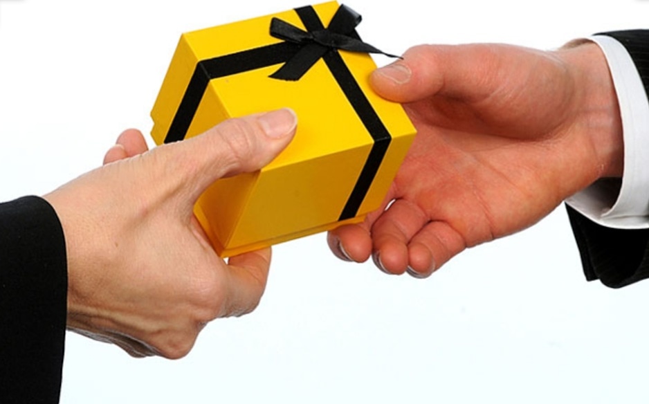 2019Wrapper's tweet photo. Because Corporate Gifting is part of business etiquette, The Wrapper is here to help you wrap it up for your Clients,Board members Employees and anyone in your business circle. Get in touch for your order. #endofyeargifts #corporategifting #corporategifts https://t.co/hrxdJLox3p