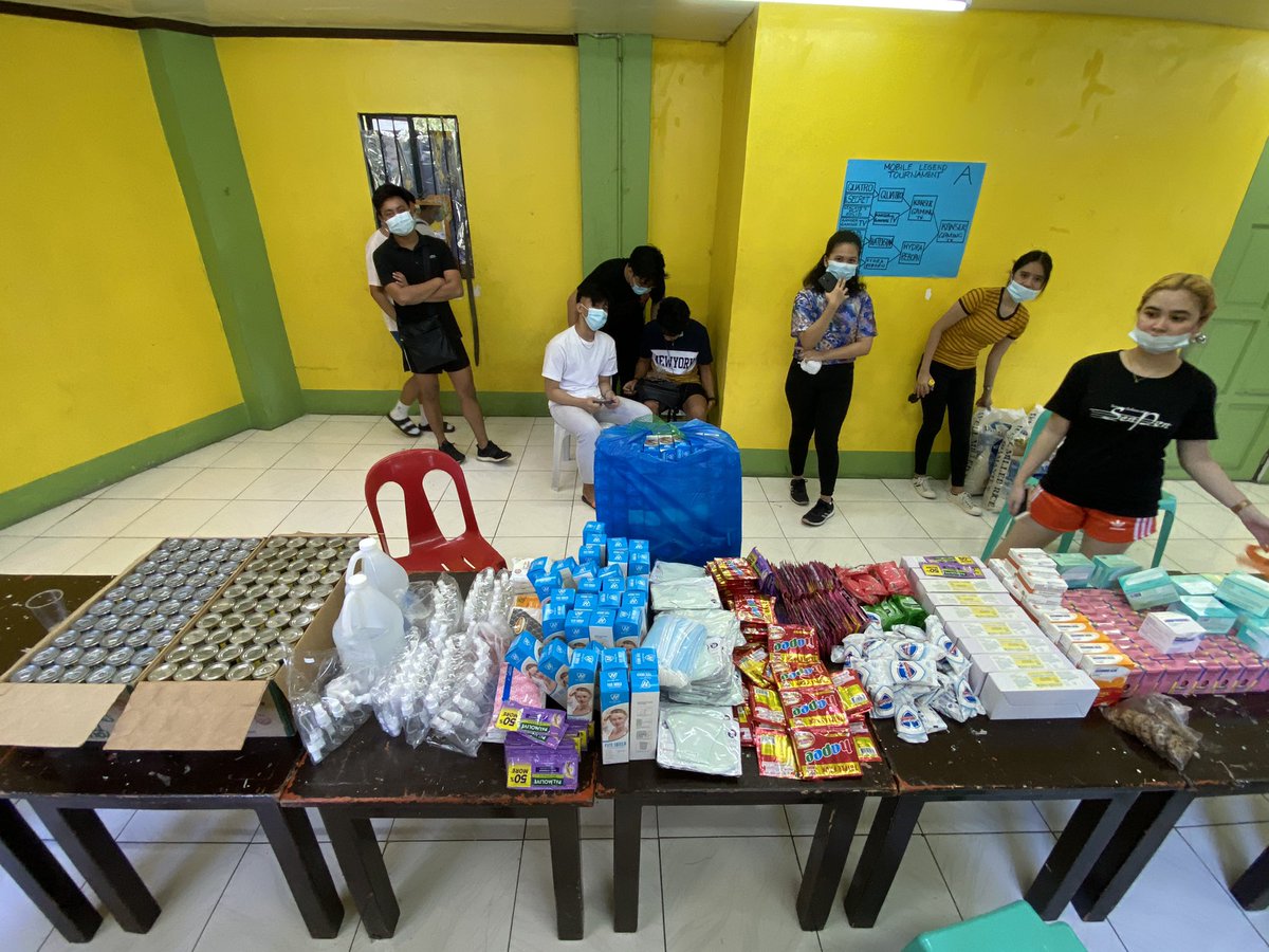 CharitABLE2020's tweet photo. Our volunteers! 🤗

PS. All are practicing social distancing
#CagayanValleyRegionNeedsHelp 
#UlyssessPH https://t.co/kcMX93l7uP