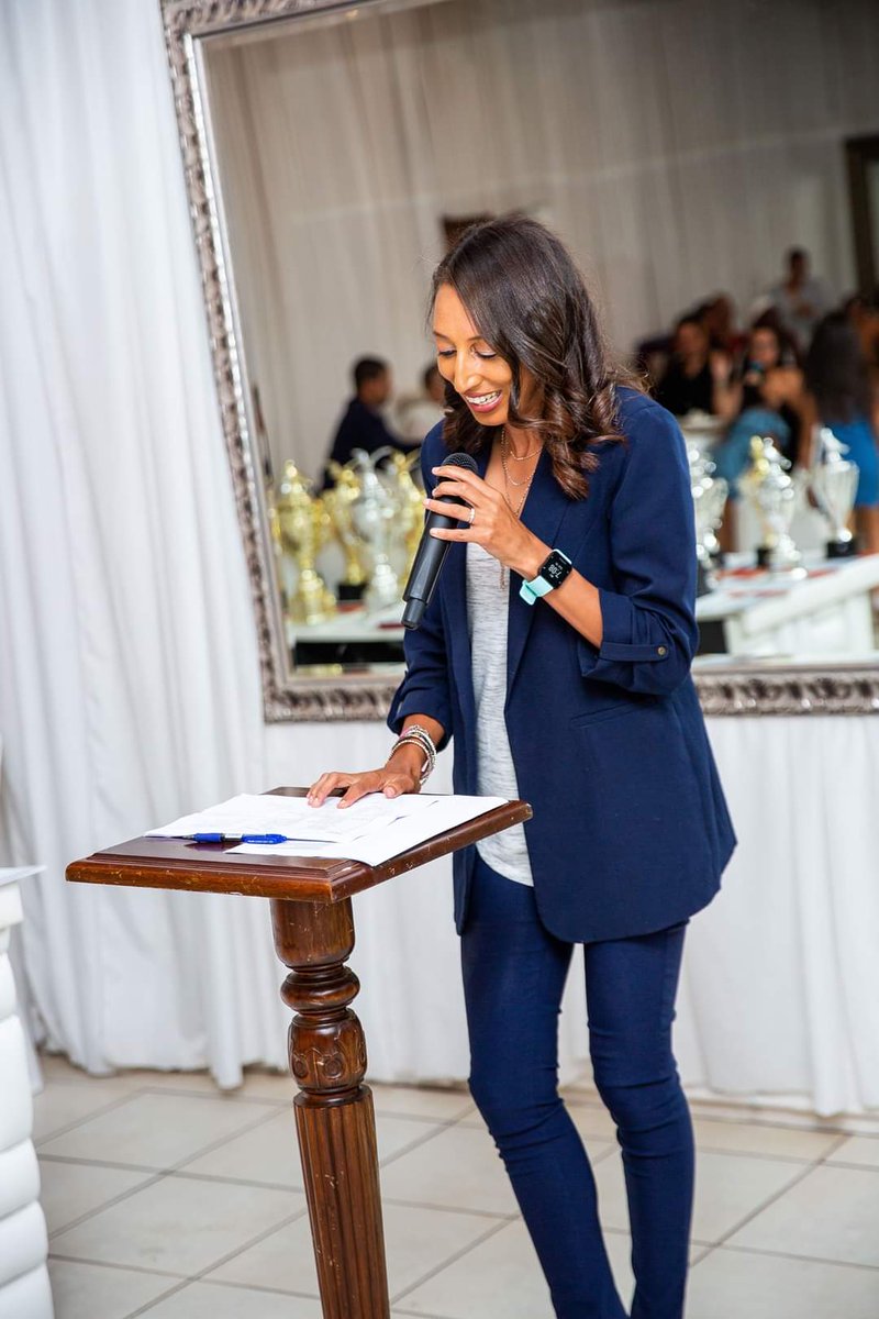 Guys, allow me to introduce y'all to  @justReesie and her PR/ communications agency  https://www.facebook.com/marisacalvertcomms/