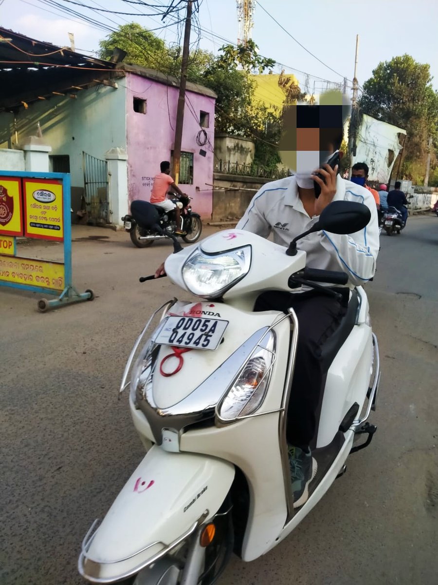DCP_TRAFFIC's tweet photo. Please have a look at the most busiest persons of our Millennium City. Still living in their own 'State of Nature' .
Traffic Enforcement by Team Traffic Cuttack.
@SarangiSudhansu https://t.co/iSGPOB7LE9