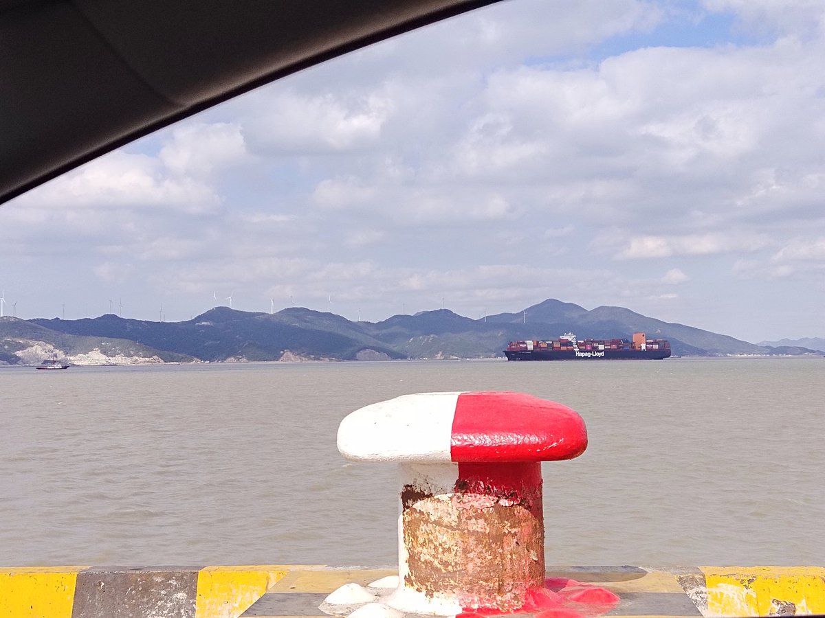 VRGLASS's tweet photo. big sea,big ship. https://t.co/44bMUsgAfI