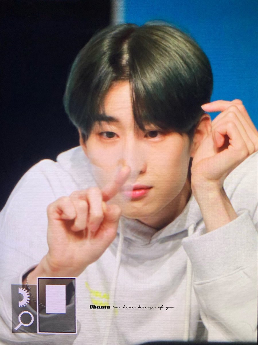 201121 슬로우애시드 팬사인회 
승우야....💙💛 #빅톤 #한승우