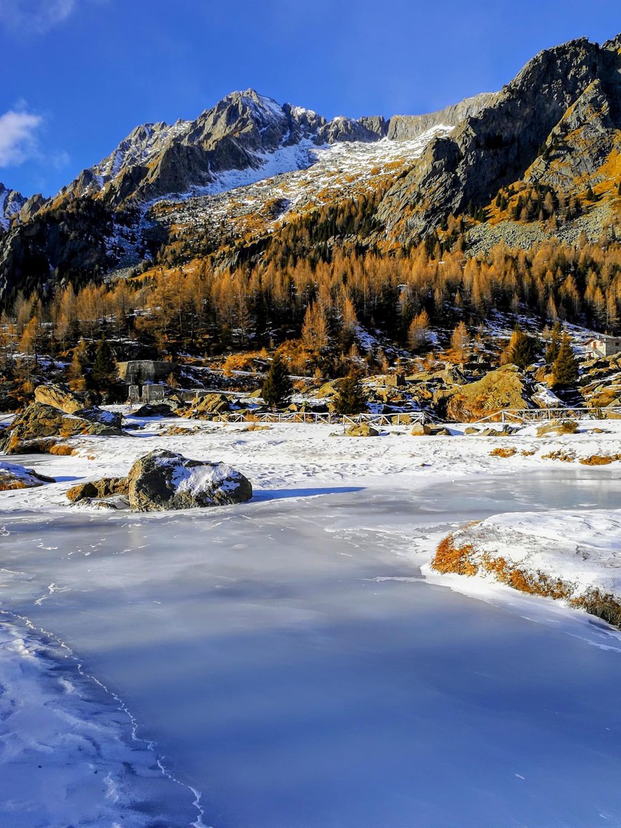 MassimoSertori_'s tweet photo. La Piana di #Predarossa è una delle più suggestive e caratteristiche della #ValMasino. Qualcosa che difficilmente si dimentica. 
#Buongiorno e buon #sabato Amici!

[📸 di Paolo Dassi] 
#montagna #Lombardiadavivere https://t.co/BHwsuJYHms