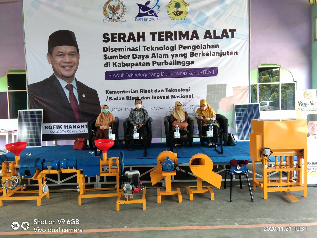RudiYahya12's tweet photo. Terimakasih kepada Bpk H. Rofik hananto SE Aggota DPRRI FPKS yg telah mengupayakan mesin pelet ikan untuk kelompok tani di desa kami semoga tambah maju petani2 indonesia.
#DPPPKS
#DPDPKS
#Purbalingga https://t.co/qL3cyjZnTO