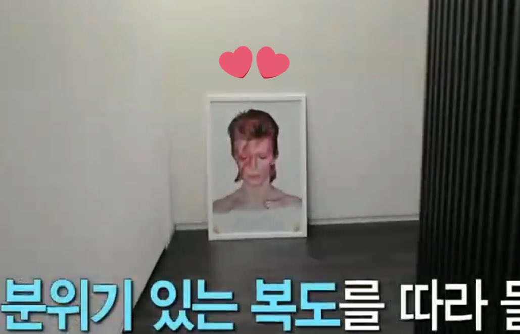 But not only does it have one, but it has a total of THREE paintings scattered throughout the house  #lgbt  #kai    #jongin