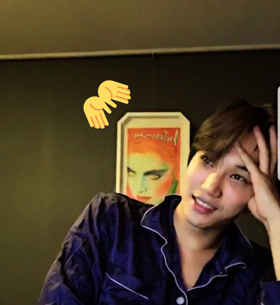 The following frame we have been seeing in several Jongin vlives before  #jongin  #kaisoo