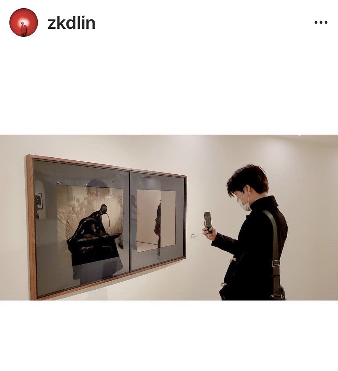 Let's remember that this is not the first time that Jongin has bought or photographed lgbt - gay art, He did it before, taking photos of Mapplethorpe's gay erotic art, posting it on instagram  #lgbt  #kai  