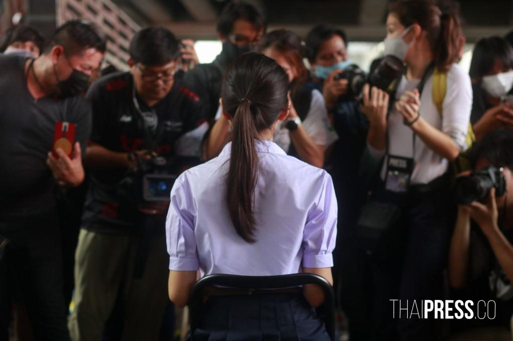 ThaiPressCO's tweet photo. การทำกิจกรรมของกลุ่มนักเรียนเลว บริเวณถนนพระราม 1 หน้าสยามพารากอน

มีการปิดการจราจรทุกช่องทาง  #ม็อบ21พฤศจิกา #นักเรียนเลว https://t.co/pZzJQ4f7wY