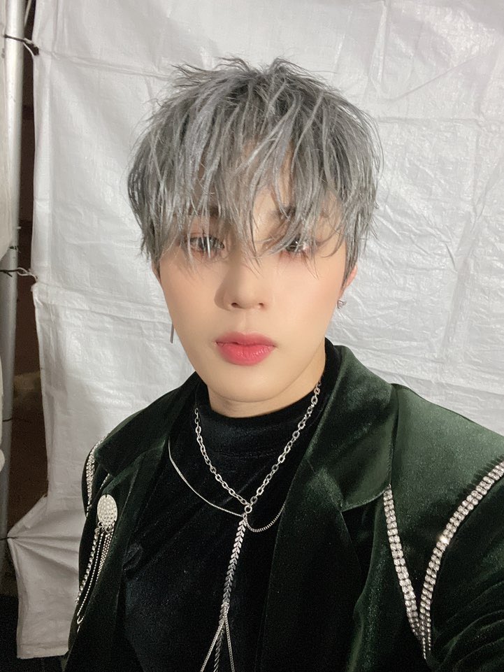 HSW_officialtwt's tweet photo. [☁]
⠀
연중무휴 365일 멋있는 구르미는
전주에서도 처연 섹시 카리스마 뿜뿜 😍
⠀
<MIRAGE> 무한 반복으로 들으면서
행복한 주말 보내시길 바라요 💜💙💛
⠀
#하성운
#HASUNGWOON
#MIRAGE
#그섬_ForbiddenIsland https://t.co/WVIIDibocC