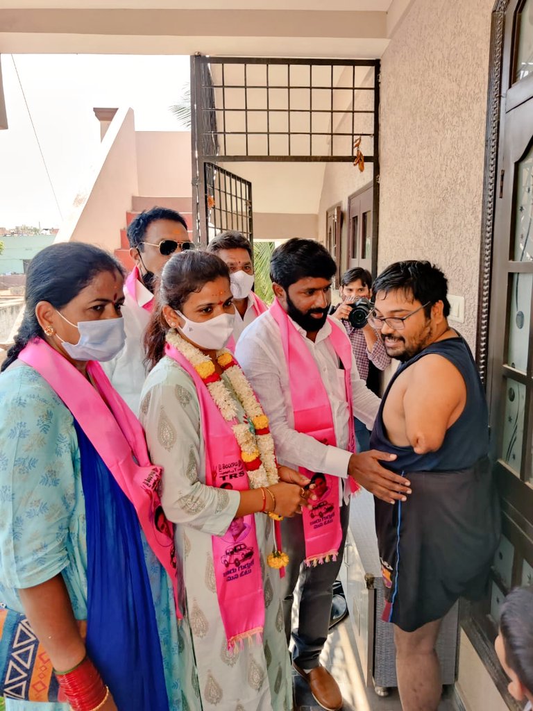 ChintalaShanti's tweet photo. Thanks for all your blessings!!
Banda Basti, Old Alwal .
Vote for development ! Vote for TRS !🙏🙏
@TelanganaCMO @ktrtrs @Eatala_Rajender @MynampallyTRS .
#ghmcelection2020 #electionday #trs #ktr #votefordevelopment #voteforcar #kcr #ghmcelections #ghmcclassic #ghmch https://t.co/ZZGOiszqYW