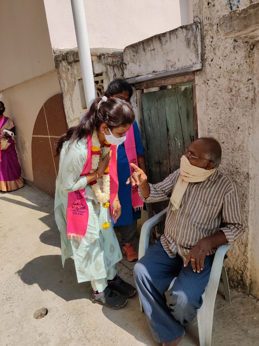 ChintalaShanti's tweet photo. Thanks for all your blessings!!
Banda Basti, Old Alwal .
Vote for development ! Vote for TRS !🙏🙏
@TelanganaCMO @ktrtrs @Eatala_Rajender @MynampallyTRS .
#ghmcelection2020 #electionday #trs #ktr #votefordevelopment #voteforcar #kcr #ghmcelections #ghmcclassic #ghmch https://t.co/ZZGOiszqYW