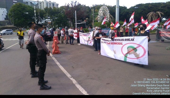 Partono_ADjem's tweet photo. Yg lg pgn macet jgn lewat silang monas pintu indosat, soalnya ada unras yg tdk membuat macet. https://t.co/arzbTIW62S