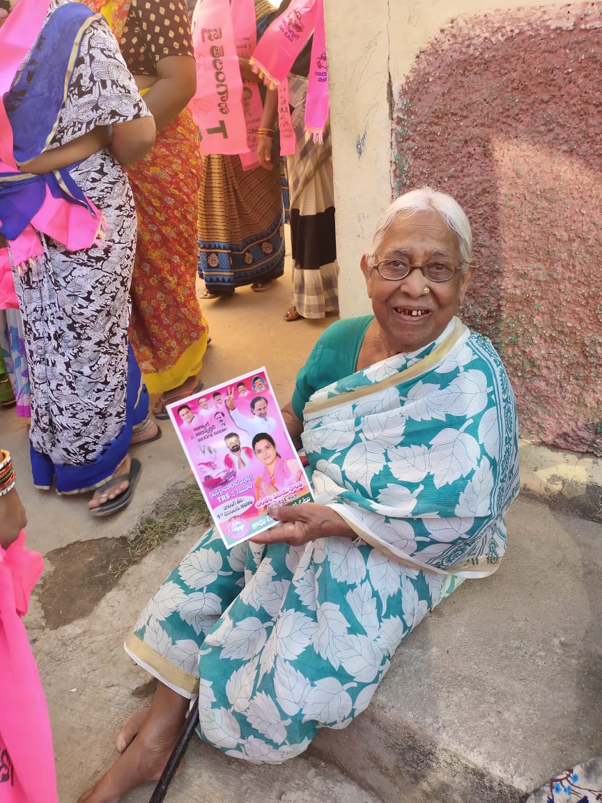 ChintalaShanti's tweet photo. Thanks for all your blessings!!
Banda Basti, Old Alwal .
Vote for development ! Vote for TRS !🙏🙏
@TelanganaCMO @ktrtrs @Eatala_Rajender @MynampallyTRS .
#ghmcelection2020 #electionday #trs #ktr #votefordevelopment #voteforcar #kcr #ghmcelections #ghmcclassic #ghmch https://t.co/ZZGOiszqYW