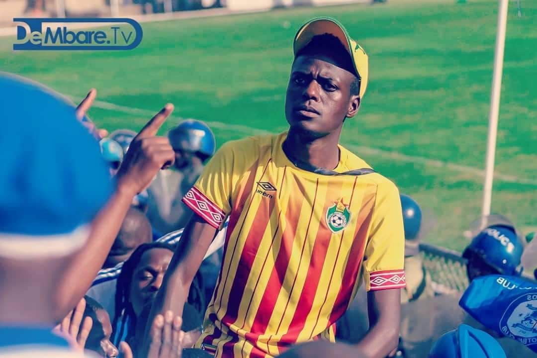 hurumendenews's tweet photo. #FANSAT
A man who has been a constant feature in the battle field for both club and country.A resident of the Vietnam https://t.co/578wcwTHgv the game he is known as Aluvha @AlvinZhakata
#WeAreAppreciateOurOwn
#GivingYouYourFlowersNow https://t.co/dtPM7mJTQu