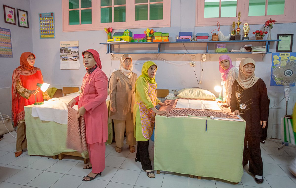 thegirdlengr's tweet photo. Did You KNOW?🤦🏽‍♀️
INDONESIA: Many maternity clinics offer #FGM as part of a birth delivery package, done soon after labour, without additional charges.
More than 80% of FGM are performed on babies under 1-year-old.
Indonesia tried to ban FGM in 2006 but religious clerics reacted by https://t.co/ZWKpsSAEDC