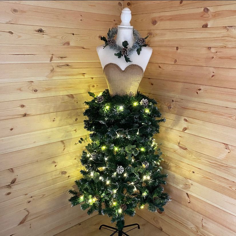 George's mini market (@georgesmini) on Twitter photo Sheâs so popular đ and sheâs back in stock! Drape with lights and dress in baubles or leave her naked, either way, she will look stunning as a festive centerpiece.đ ÂŁ99 buff.ly/38XC9w6
#Mannequin #ChristmasTree Sheâs so popular đ and sheâs back in stock! Drape with lights and dress in baubles or leave her naked, either way, she will look stunning as a festive centerpiece.đ ÂŁ99 buff.ly/38XC9w6
#Mannequin #ChristmasTree