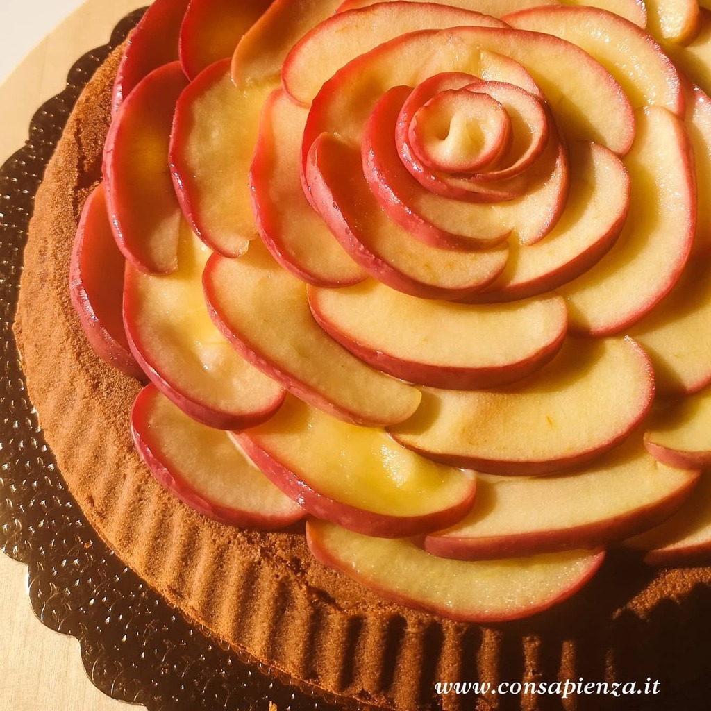fede_sapienza's tweet photo. Base di torta di mele #consapienza , crema pasticciera e lemon curd, mele cotte in sciroppo alla vaniglia.
Chi ha detto che la torta di mele è brutta!??❤️

Delle buone torte di mele sono una parte considerevole della nostra felicità domestica.
(Jane Austen)
.
.
.
.
.
#chefad… https://t.co/9tRdtQ7cqD
