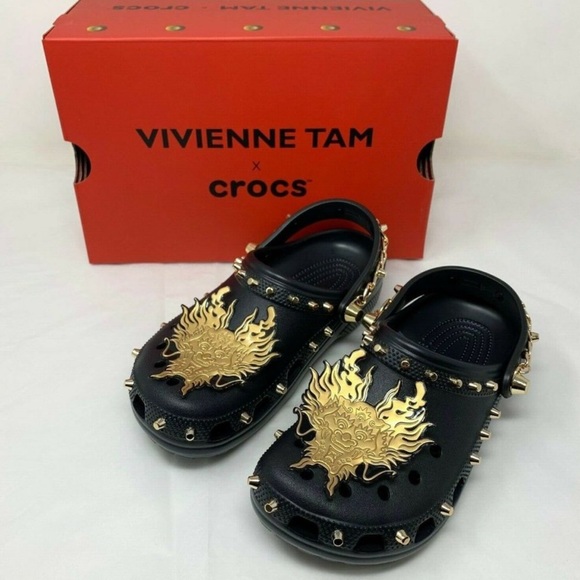 awkward_baroque's tweet photo. So good I had to share! Check out all the items I'm loving on @Poshmarkapp #poshmark #fashion #style #shopmycloset #crocs #coralflair #madewell: https://t.co/NF8J9UwKW7 https://t.co/XD5OJV3cd3