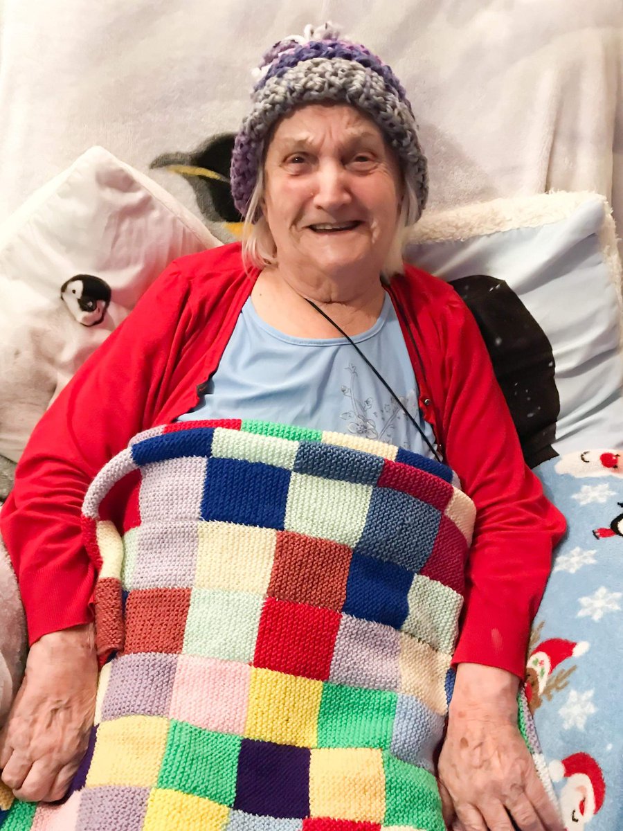 One happy, toasty warm person.  Thank you <a href="/knitforpeace/">Knit for Peace</a> <a href="/DameHilaryBlume/">Dame Hilary Blume</a>