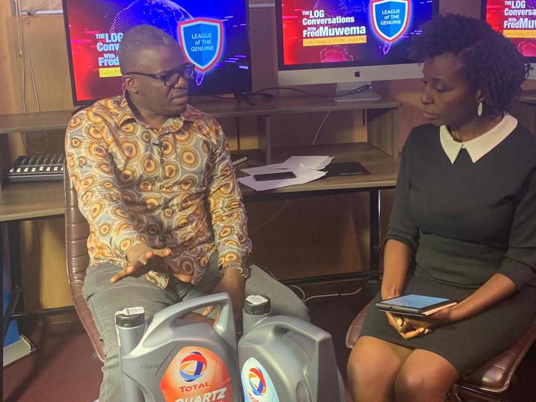 solomonkibz's tweet photo. @FredMuwema says the best way to differentiate between a fake lubricants and Genuine really depends where you buy your lubricants because they are different kinds of lubricants on the market in Uganda
#KnowYouRight
#KnowledgeIsPower
https://t.co/R9DQPi1JZS https://t.co/ogeTC6J25C