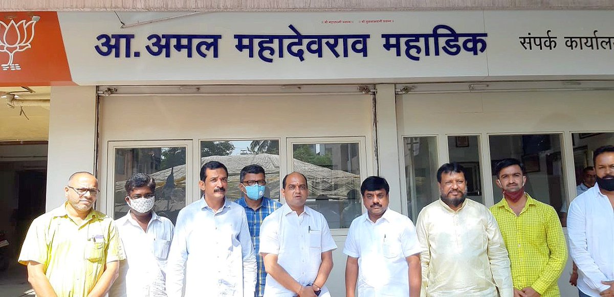 amal_mahadik's tweet photo. पुणे_पदवीधर मतदार संघाचे भाजपचे अधिकृत उमेदवार मा.संग्राम देशमुख यांनी आज शाहूपुरी येथील संपर्क कार्यालयास सदिच्छा भेट दिली. यावेळी त्यांना आगामी निवडणुकीसाठी शुभेच्छा दिल्या.तसेच विविध मुद्यावर चर्चा करून संग्राम देशमुख यांच्या विजयासाठी आपण सर्वस्वी प्रयत्न करू अशी ग्वाही दिली. https://t.co/bjIvjgQeCK