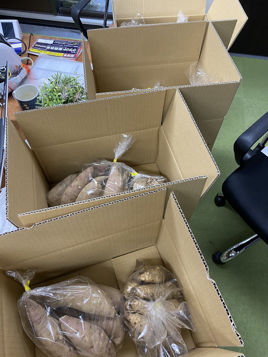 yanabara_shinya's tweet photo. 「縁ある家庭の食卓のヒーローになりたい」子供がいる社員向けの農作物定期配送サービス「TABLE HERO」を立ち上げるため市場調査なう。
米や野菜、農家とサブスク形式で直取引をしたいです。農家の皆様(特にお米農家の方)と繋がりたいです。
#福利厚生
#お米の定期配送
#tablehero https://t.co/bxarCmOfAo