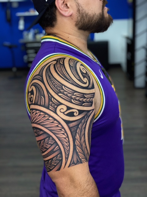 Am I a Pasifika tattoo expert? No. I have some but I relay all expertise to the Frost City guys like  @LalaEllsworth. Far be it from me, as a creative, to tell another creative that their creation is wrong. (3/9)