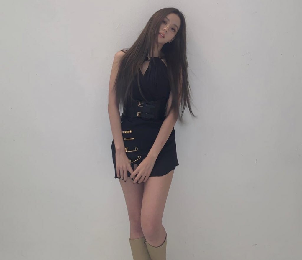 jisoo pics tweet media